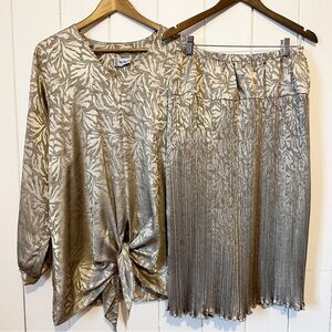 Vintage Nu-Mode Gold Skirt and Top Set. Size 15/16.